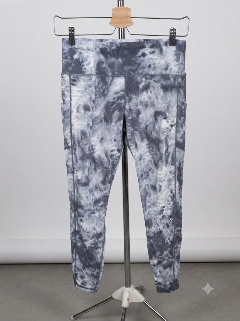 Ladies Zyia Gray Active Leggings with Side Pockets
